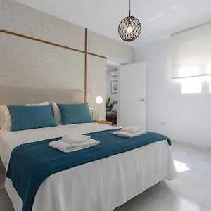 https://apartamentos-la-brujula-by-cadizrentals.hotelsincadiz.net